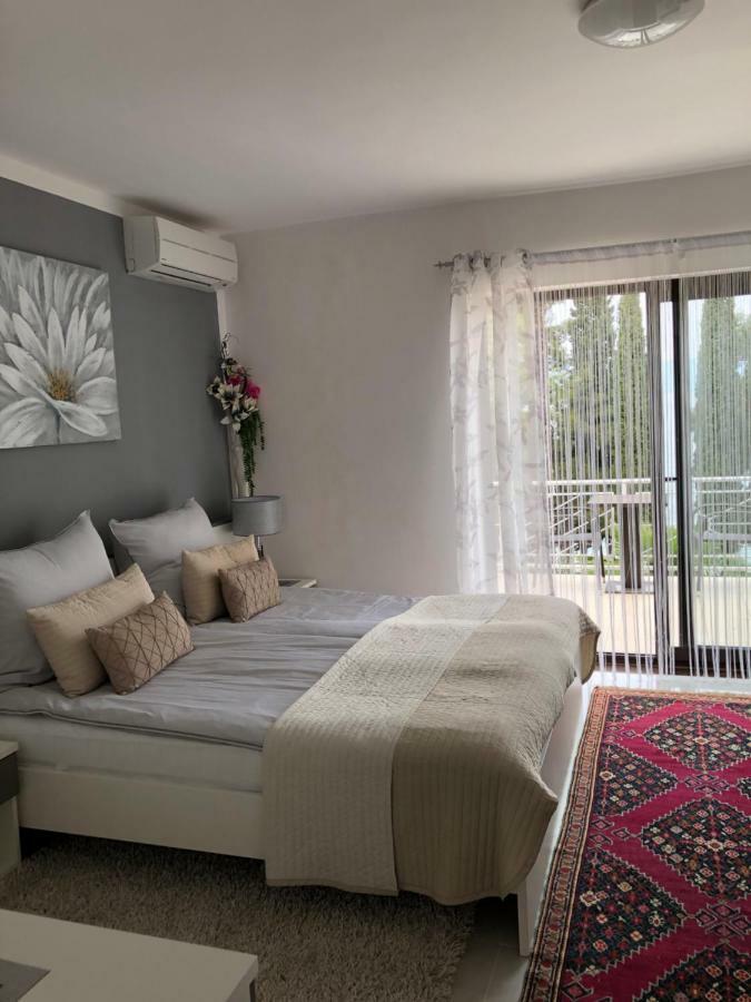 Villa Maja นยีวีเซ ภายนอก รูปภาพ